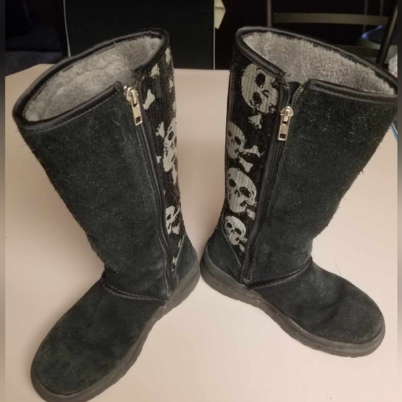 UGG I ❤️ UGG Black Kisses Sequin Skull Tall Boot Big Girls size 4 ☠️ Womans 5.5. - Picture 4 of 4